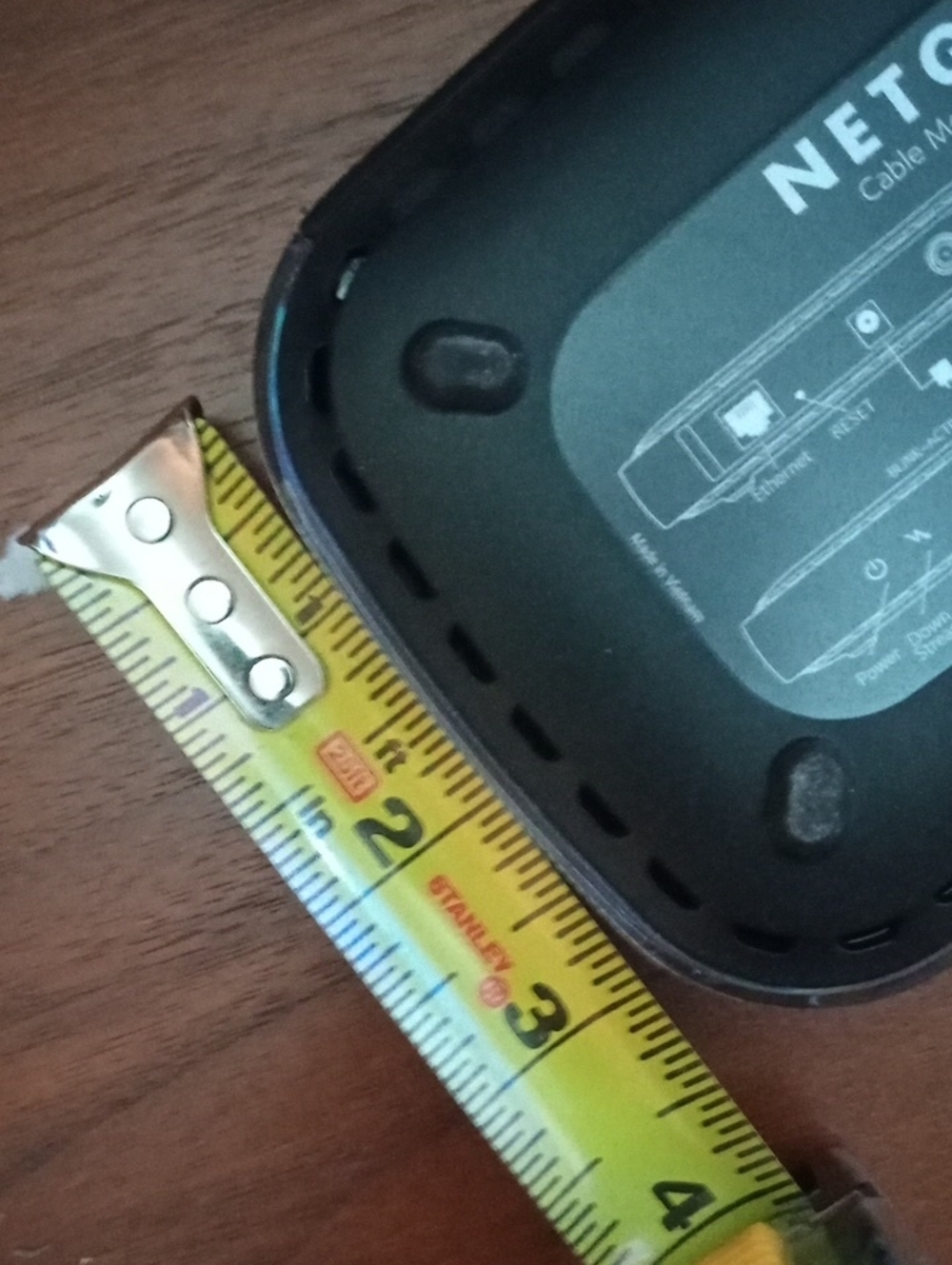 netgear Black Compact Router with Venting Detail - Picture 7 of 7